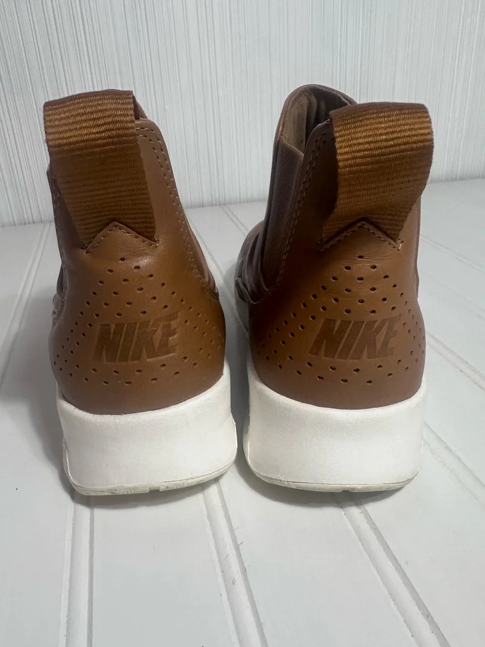 Nike Air Max Thea Mid Chelsea sneaker boots brown leather women’s 7.5
